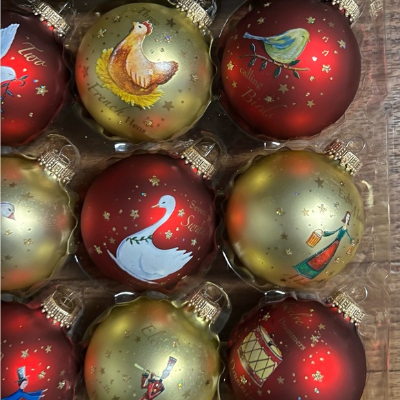 The Christmas Shoppe~ 12 Days Of Christmas Red & Gold Round Ornaments (New) - Picture 5 of 10